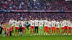 Fotbalisté mnichovského Bayernu oslavují zisk 35. n�meckého titulu.