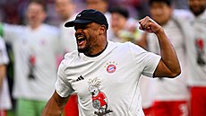 Vincent Kompany, trenér fotbalist� Bayernu Mnichov, b�hem oslav n�meckého...