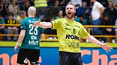�tvrtý zápas semifinále extraligy házené mezi domácím Zub�í a Karvinou...