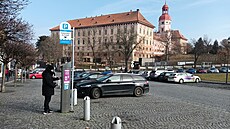 V Roudnici nad Labem funguje nový systém placeného parkování. (duben 2026)