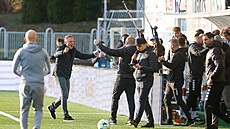 Postupová radost. Trenér Jablonce Lubo� Kozel slaví postup do finále MOL Cupu....