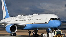 Americký letecký speciál Boeing C-32A.