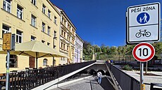 Cyklisté pojednou v �i�kovském tunelu pomaleji.