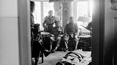 Nacistický pohlavár Heinrich Himmler po zajetí spolkl kyanidovou kapsli. (23....