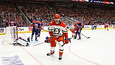 Cutter Gauthier se raduje z gólu ve druhém utkání série s Edmontonem.