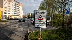 P�es zimu je ulice jednosm�rná, po zbytek roku Novou Pasí�skou v Jablonci nad...