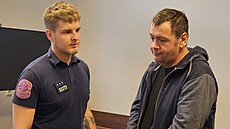 Ob�alovaný Petr Va�enda (vpravo) v jednací síni Krajského soudu v Ostrav�. (21,...