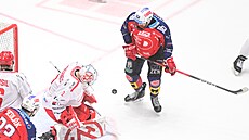 Jáchym Kondelík p�ed brankou Marka Mazance.