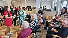 P�i slavnostním otev�ení zmodernizovaného Domu klidného stá�í m�li jeho klienti...