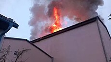 V brn�nských P�íz�enicích vypukl po�ár ve skladu plast�. (20. dubna 2026)