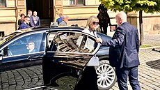Prezident Petr Pavel zamí�il se svou man�elkou Evou Pavlovou na radnici v...