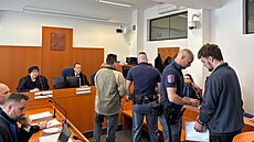Soud v Pardubicích za�al projednávat p�ípad dvou mu��, kte�í podle ob�aloby...