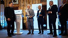 Cenu Arno�ta Lustiga získal za rok 2025 herec Ond�ej Vetchý. V rezidenci...