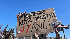 Studenti se z demonstrace na podporu ve�ejnoprávních médií p�esunuli k resortu...