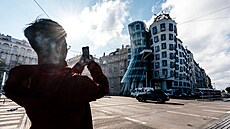 Tan�ící d�m od architekt� Vlada Miluni�e a Franka Gehryho slaví 30 let od svého...