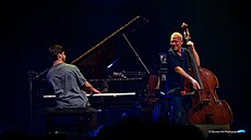 B�hem záv�re�ného koncertu 31. �íjna na sebe strhne pozornost Avishai Cohen,...
