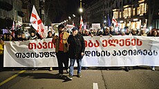 Protestní pochod z filharmonie k parlamentu, p�i kterém ú�astníci po�adují...