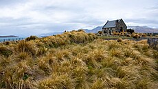 Kostel Dobrého pastý�e (Church of the Good Shepherd) na b�ehu jezera Tekapo na...