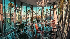 Glass bar