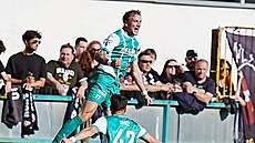 Milan Ristovski slaví spole�n� s Vojt�chem Smr�em úvodní gól v 60. minut�...