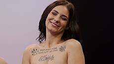 V Naked Attraction si vybírá MMA zápasnice Alex.