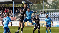 FK Viagem Ústí nad Labem - Viktoria �i�kov. Ve výskoku Radek Kejval ze �i�kova...