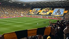 Výprava d��ínských fotbalových mláde�ník� podávala mí�e na zápase druhé...