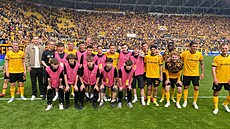 Výprava d��ínských fotbalových mláde�ník� podávala mí�e na zápase druhé...