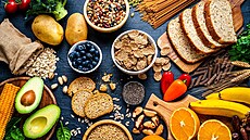 Rozumné hubnutí po �ty�icítce vy�aduje trp�livost. Místo drastických diet se zam��te na kvalitní bílkoviny, dostatek pohybu a postupnou úpravu návyk�, které p�inesou udr�itelné výsledky.