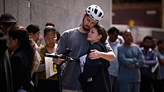 Statisíce imigrant� stojí fronty p�ed ú�ady ve �pan�lsku, aby zlegalizovali...