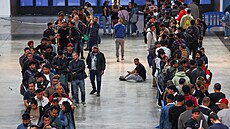 Statisíce imigrant� stojí fronty p�ed ú�ady ve �pan�lsku, aby zlegalizovali...