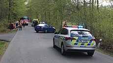 Po kolizi s odbo�ující modrou �kodovkou vyjel �idi� �erveného renaultu na...