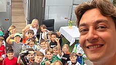 George Russell vyrazil do Itálie podpo�it mladé motokárové jezdce, mezi nimi i...