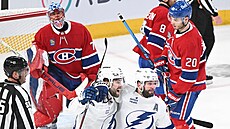 Jakub Dobe� z Montreal Canadiens inkasoval v zápase s Tampa Bay Lightning,...