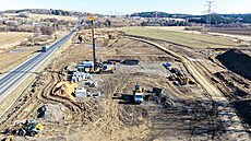 Výstavba �ásti dálnice D6 v úseku mezi Knínicemi a �almanovem