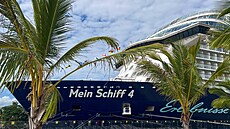 Lo� Mein Schiff 4 spole�nosti TUI kotvící v Karibiku (30. prosince 2023)