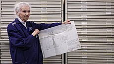 In�enýrka Ljudmila Vojniková (86) ukazuje plánek unikátních hodinek Raketa (1....