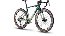Gravel model MMR Simun 00 v originálním lakování Gradient Green, které dokonale...