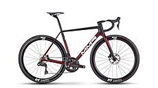 Model MMR Adrenaline SL v elegantním odstínu Red-Brown, který kombinuje zemité...
