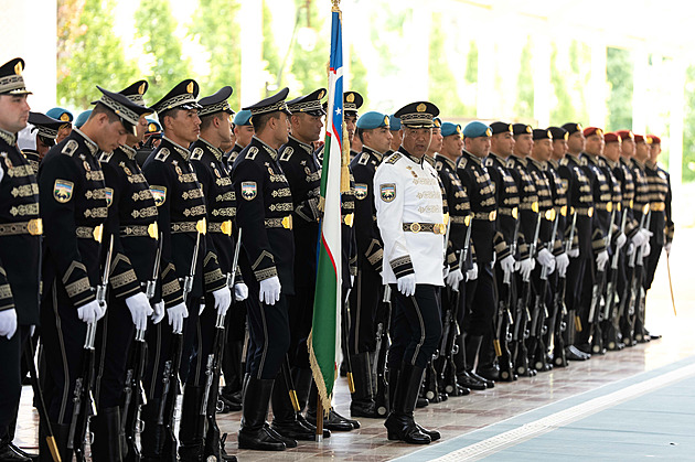 Babiš završil cestu po Asii. Škoda v Uzbekistánu uzavřela miliardový kontrakt