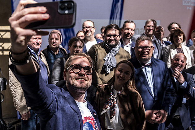 Ať se volí už od 16 let, chce TOP 09. Do boje o Senát vyšle Zemanova exporadce