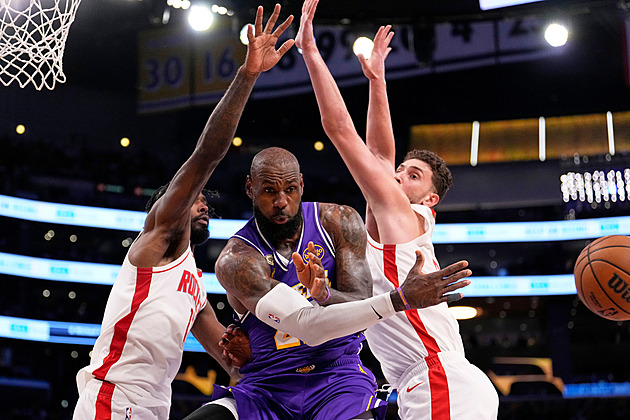 Nothing ends. Lakers struggle with Houston, Cunningham's record saves Detroit