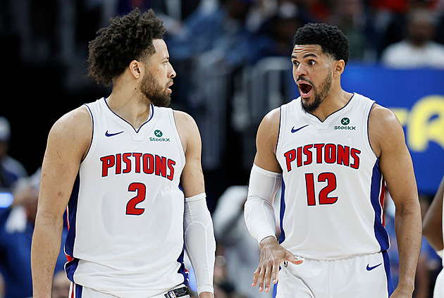 Nic nekončí. Lakers se trápí s Houstonem, Cunninghamův rekord zachránil Detroit