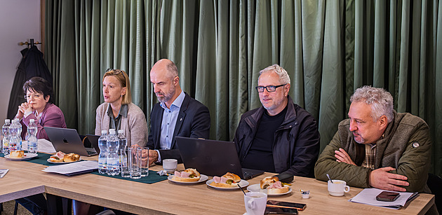 Podvod za 46 milionů se přelévá v kampaň, pravidla ve firmě byla stará 15 let
