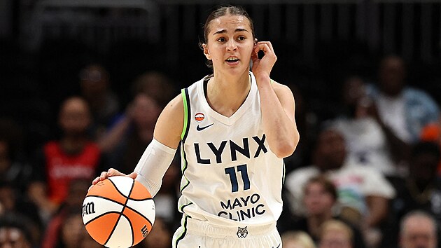 Eli�ka Hamzová v p�ípravném zápase za Minnesotu Lynx