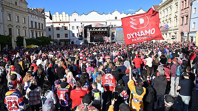 Pardubice'de lig dışı şampiyonluk kutlamaları.