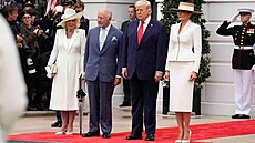 Uvítací ceremonie britského krále Karla III. a královny Camilly, p�i ní� je v...