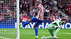 Antoine Griezmann z Atlétika Madrid vztekle kope do ty�e poté, co v úvodním...