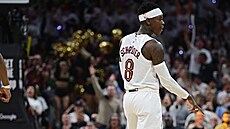 Dennis Schröder z Cleveland Cavaliers oslavuje trefu.