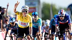 Cyklista Tadej Poga�ar vít�zí ve 2. etap� závodu Kolem Romandie.